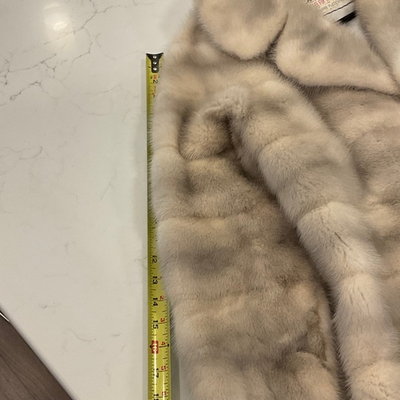 Elegant Fur Coat - Picture 3 of 7